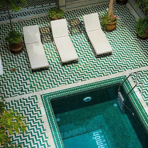 Riad avec piscine d'intérieur et trois transats