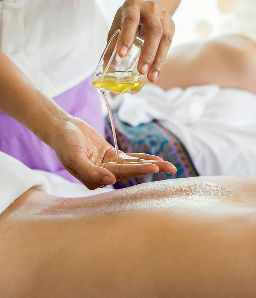 Massage relaxant avec huile essentielle